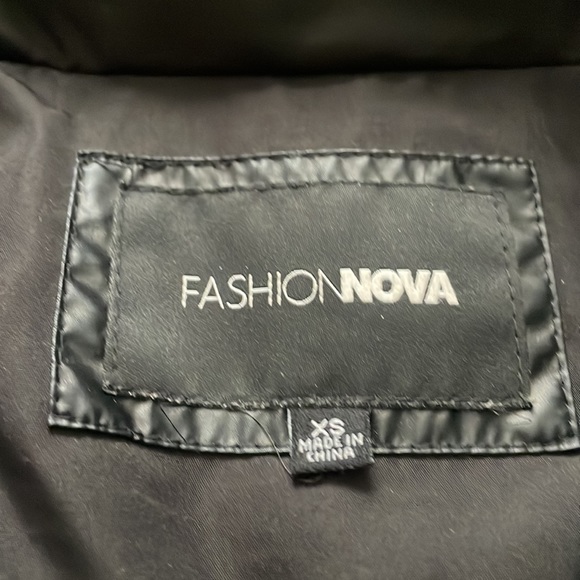 FASHIONNOVA - Black Puffer - Picture 3 of 8